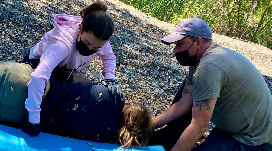 Hands-on patient assessment – Hawaii Survival School WFA